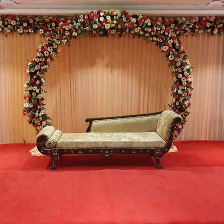 A One Hotels By Ventus Hotels & Resorts- Delhi Airport Yeni Delhi Dış mekan fotoğraf