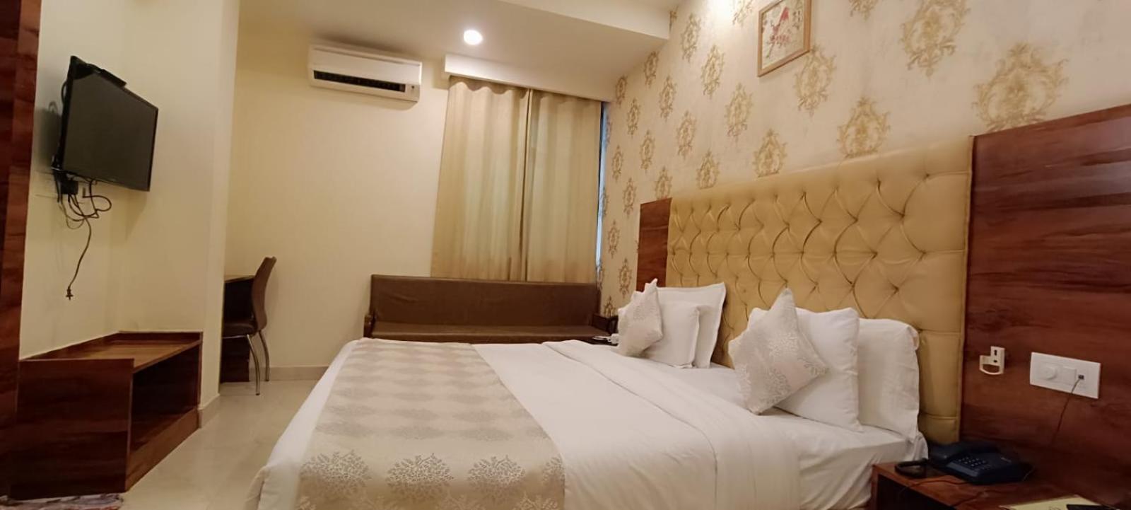 A One Hotels By Ventus Hotels & Resorts- Delhi Airport Yeni Delhi Dış mekan fotoğraf