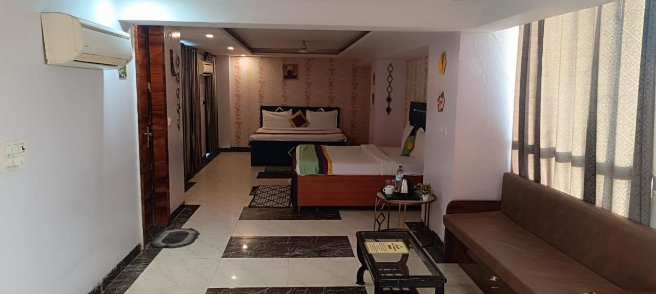 A One Hotels By Ventus Hotels & Resorts- Delhi Airport Yeni Delhi Dış mekan fotoğraf