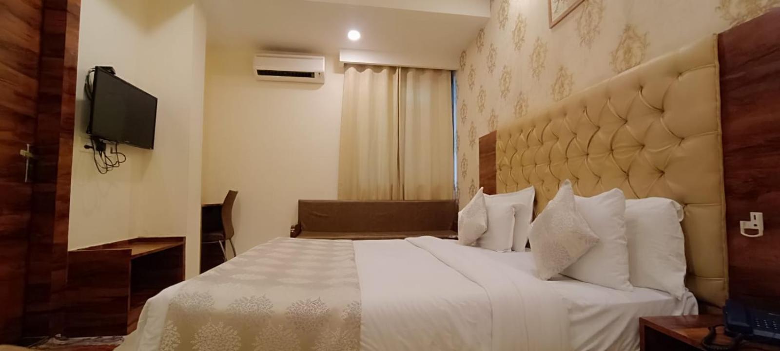 A One Hotels By Ventus Hotels & Resorts- Delhi Airport Yeni Delhi Dış mekan fotoğraf