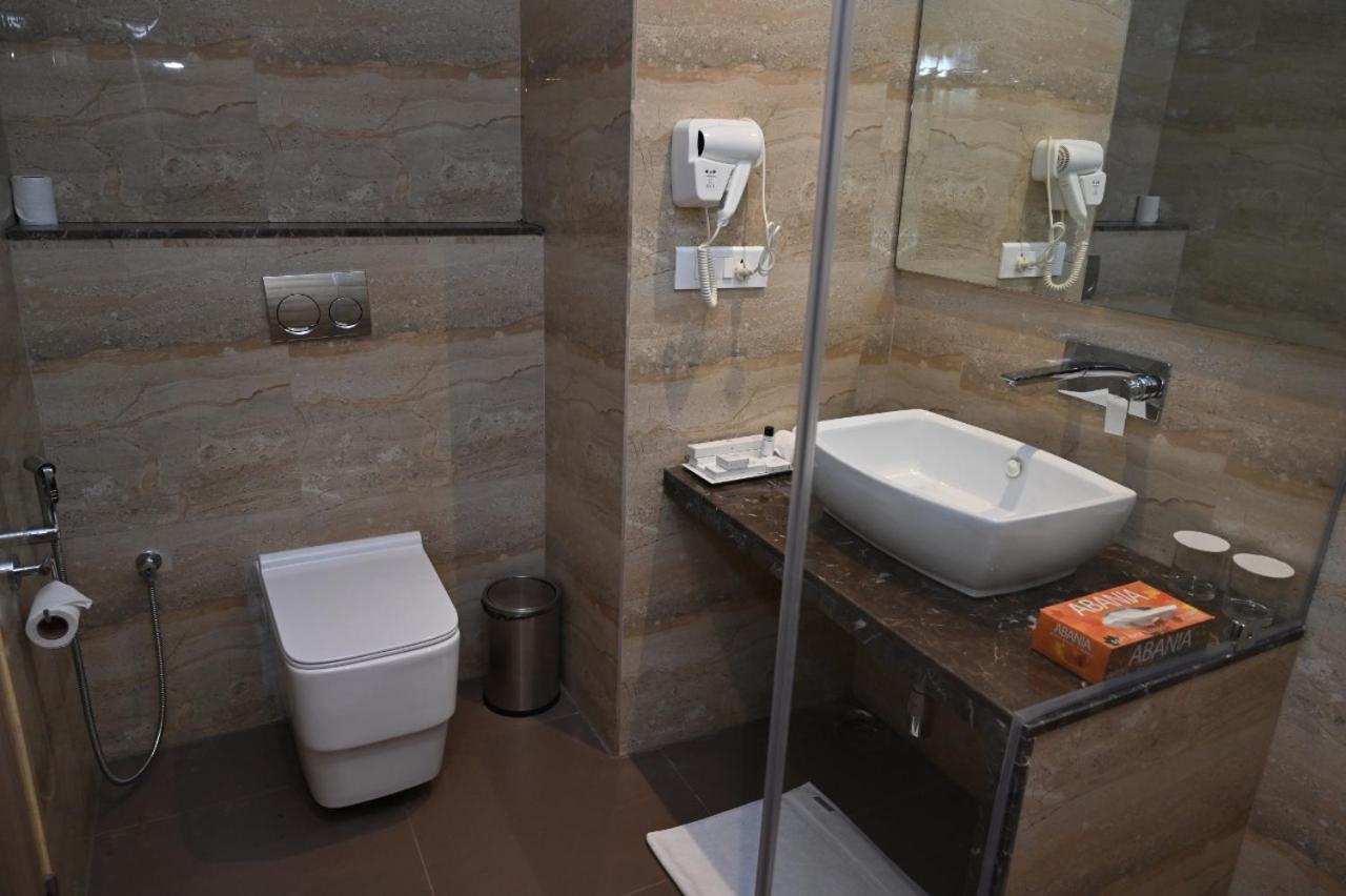 A One Hotels By Ventus Hotels & Resorts- Delhi Airport Yeni Delhi Dış mekan fotoğraf