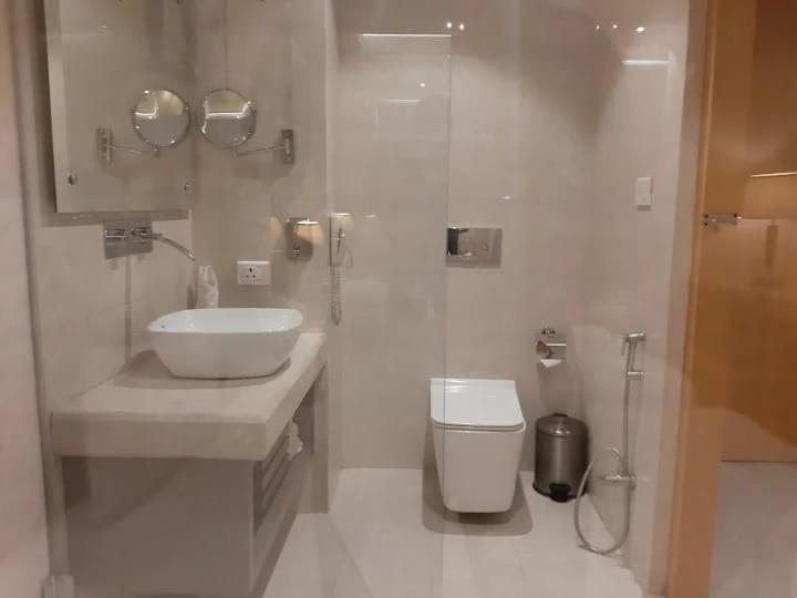 A One Hotels By Ventus Hotels & Resorts- Delhi Airport Yeni Delhi Dış mekan fotoğraf